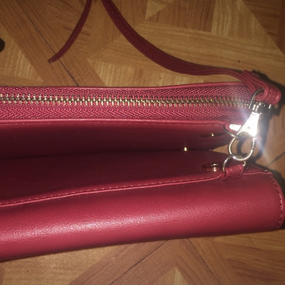 little clutch style strap bag - Picture 4 of 6